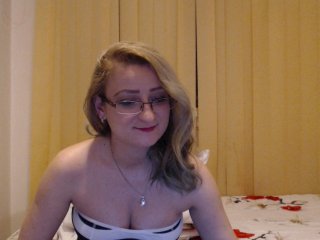 Live sex webcam photo for KarinaHott4UU #146541497