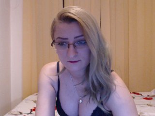 Live sex webcam photo for KarinaHott4UU #146647968