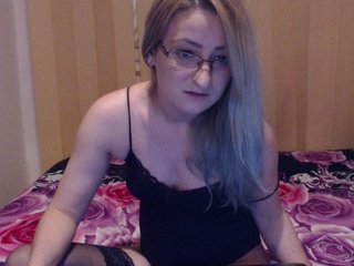 Live sex webcam photo for KarinaHott4UU #195196273