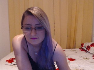 Live sex webcam photo for KarinaHott4UU #202358338