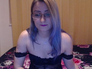 Live sex webcam photo for KarinaHott4UU #203620997