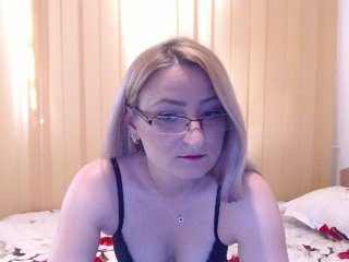 Live sex webcam photo for KarinaHott4UU #235998609