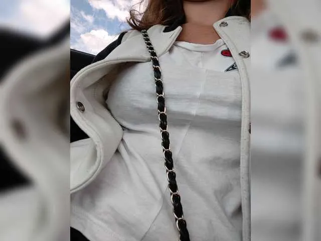 Live sex webcam photo for KarinaPlay23 #273494259