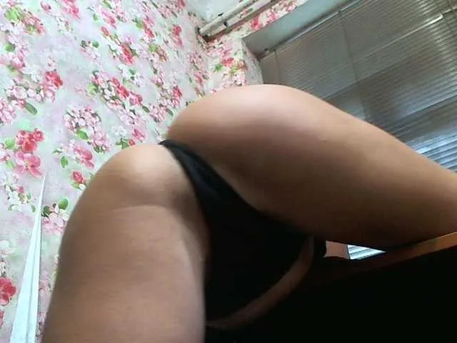 Live sex webcam photo for KarinaPlay23 #273843970