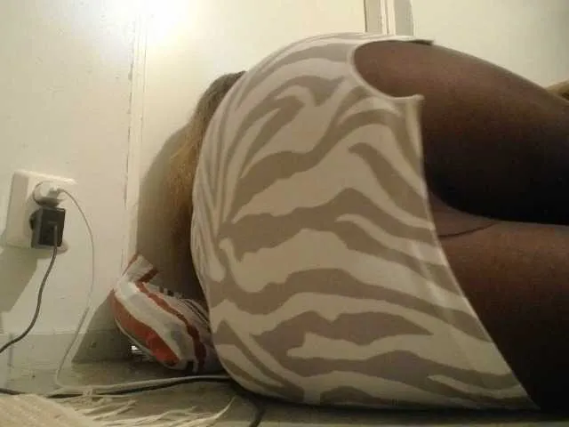 Live sex webcam photo for KarinaPlay23 #276363372