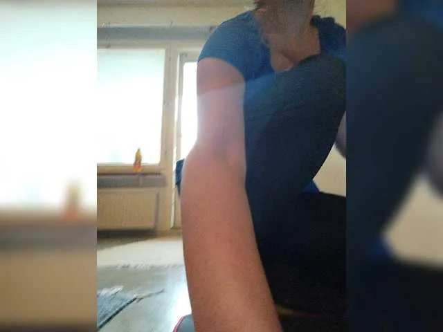 Live sex webcam photo for KarinaPlay23 #276391747