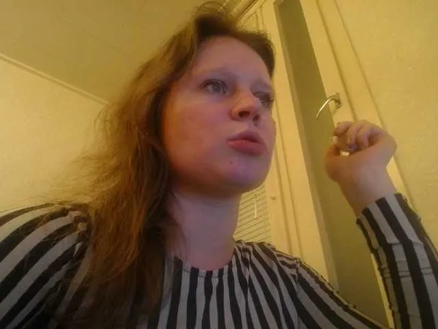 Live sex webcam photo for KarinaPlay23 #277402409