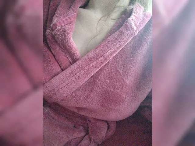 Live sex webcam photo for KarinaPlay23 #277514686