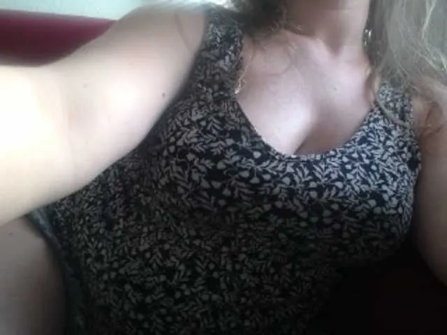 Live sex webcam photo for KarinaPlay23 #278155659