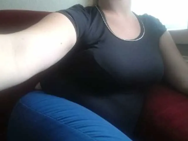 Live sex webcam photo for KarinaPlay23 #278263113
