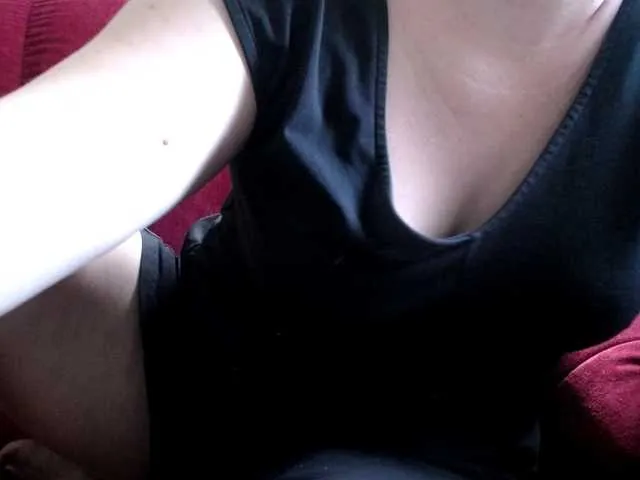 Live sex webcam photo for KarinaPlay23 #291144973