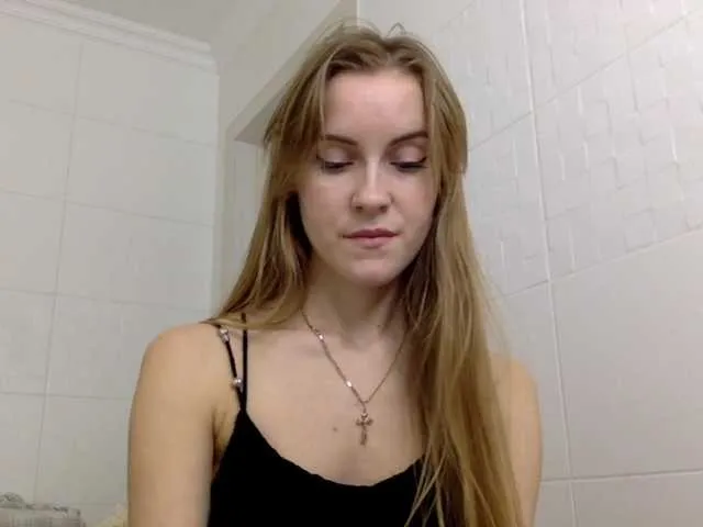 Live sex webcam photo for Karinay #272658417