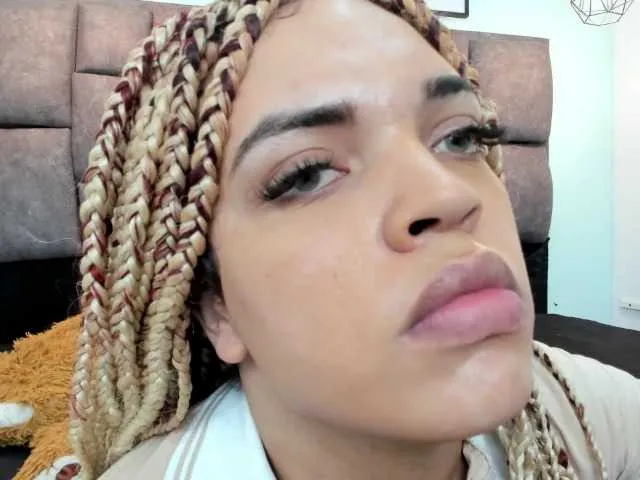 Live sex webcam photo for KarineWine #288081417