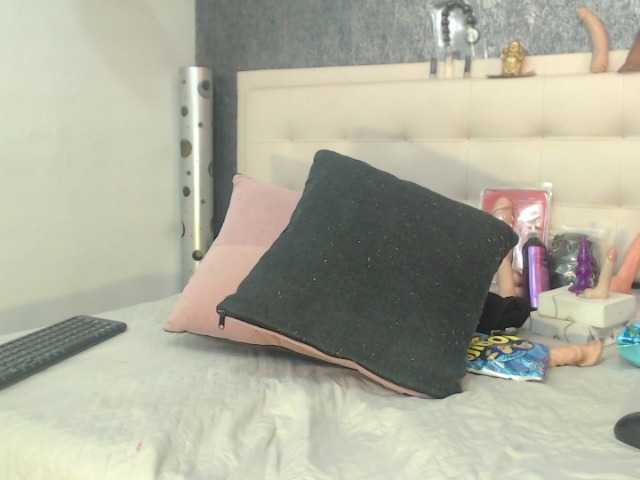 Live sex webcam photo for Karla-stone1 #278027754