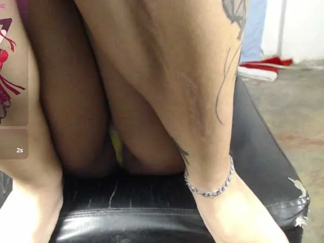 Live sex webcam photo for KarlaAmber #293193221