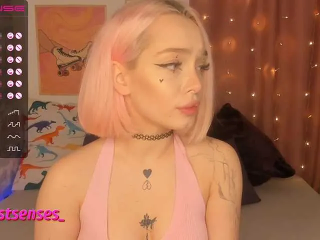 Live sex webcam photo for KarlaEstelle #272213530
