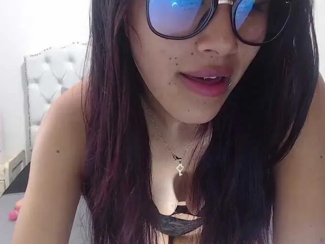 Live sex webcam photo for KarlaGonzale #272587560