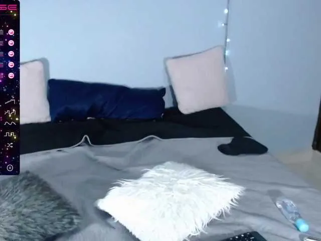 Live sex webcam photo for KarlaGonzale #273446233