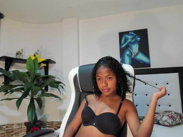 Live sex webcam photo for KarlaGreen #275469420