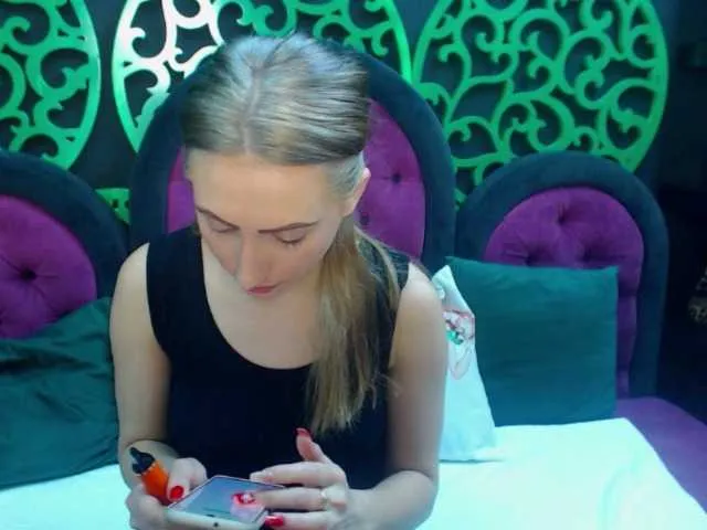 Live sex webcam photo for KarlaGuccy #271883747