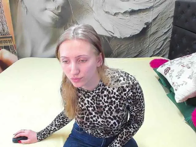 Live sex webcam photo for KarlaGuccy #271954353