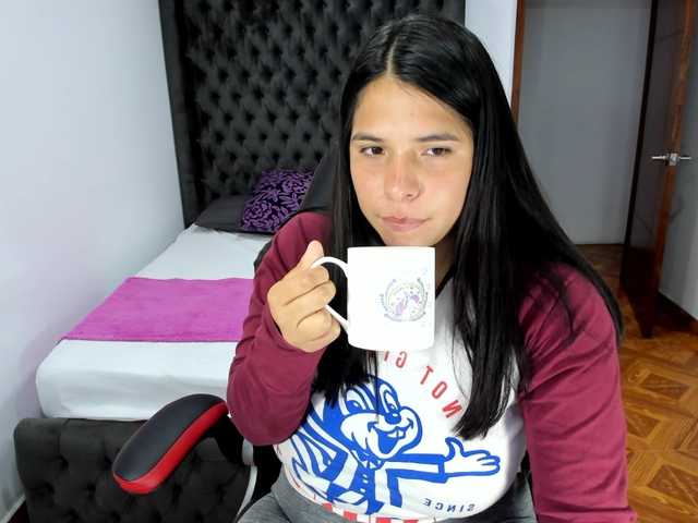 Live sex webcam photo for KarlaThompso #271976778