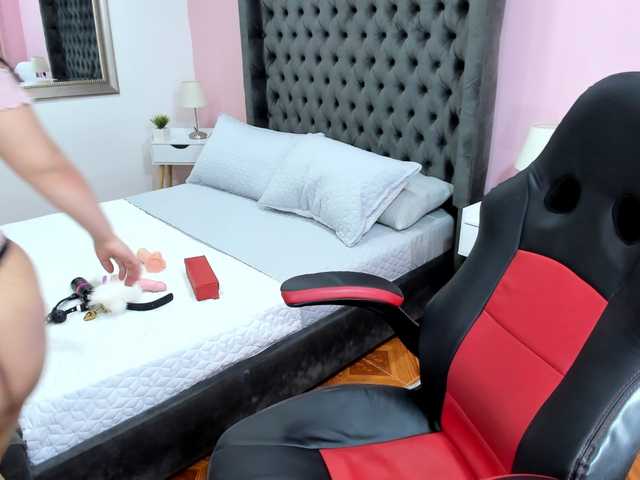 Live sex webcam photo for KarlaThompso #273367120