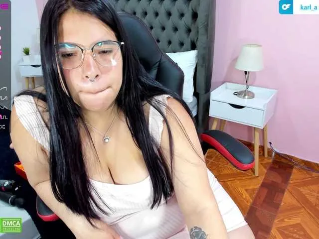 Live sex webcam photo for KarlaThompso #274385016