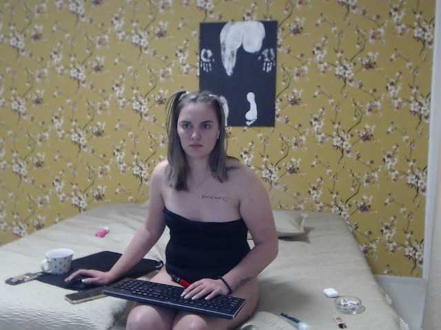 Live sex webcam photo for Karlabby #276994237