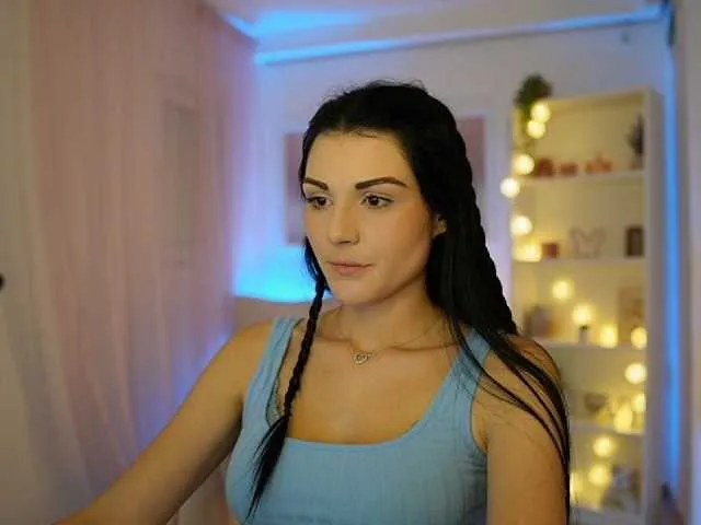 Live sex webcam photo for KarleeGrey69 #276409615