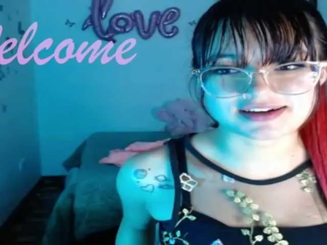 Live sex webcam photo for Karlett-Moon #272354323