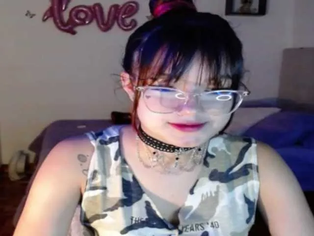 Live sex webcam photo for Karlett-Moon #272446851