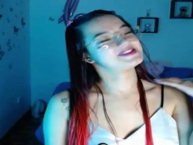 Live sex webcam photo for Karlett-Moon #272562392