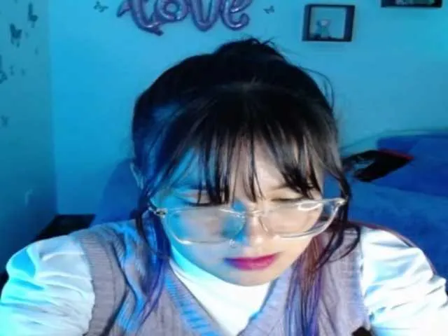 Live sex webcam photo for Karlett-Moon #272695099