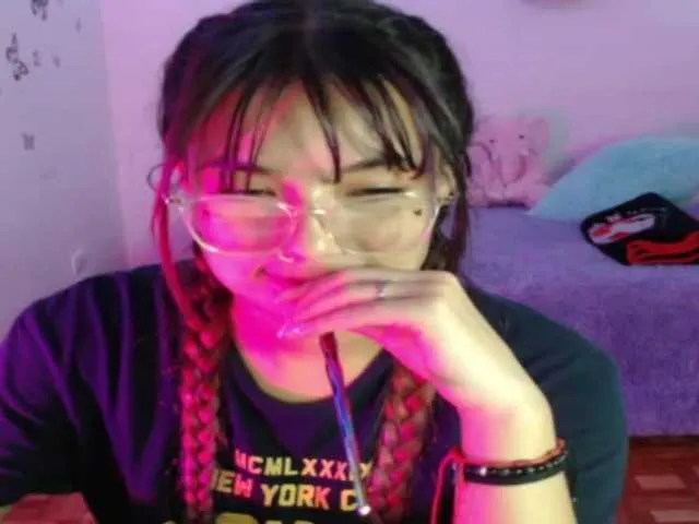 Live sex webcam photo for Karlett-Moon #272799102