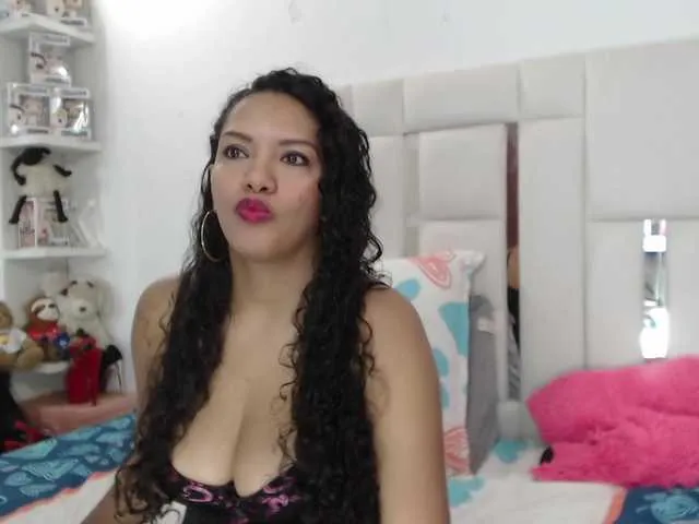 Live sex webcam photo for KarlieK #291331691