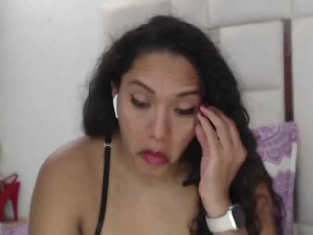 Live sex webcam photo for KarlieK #291605663