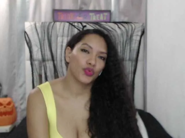 Live sex webcam photo for KarlieK #292117589