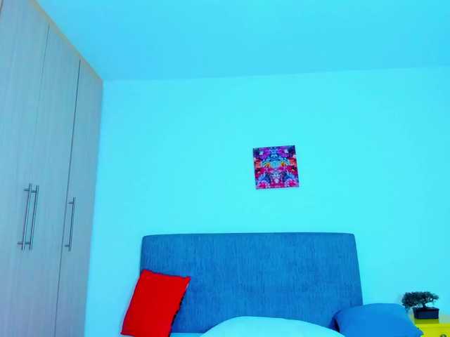 Live sex webcam photo for KarlieMoos #275520081