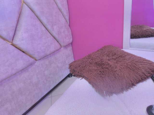 Live sex webcam photo for KarlieNaugthy #291351658