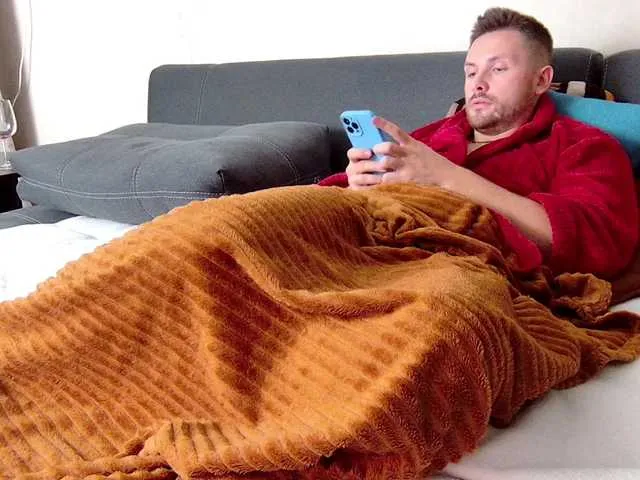 Live sex webcam photo for KarlosBain #276638408