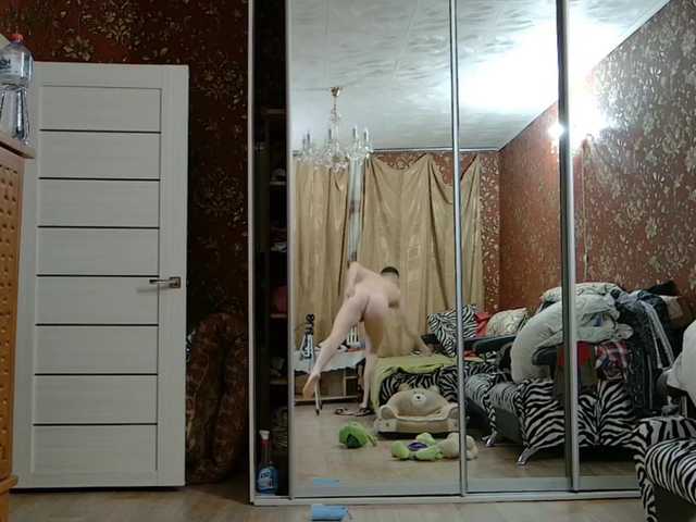 Live sex webcam photo for KarlosBain #277761845