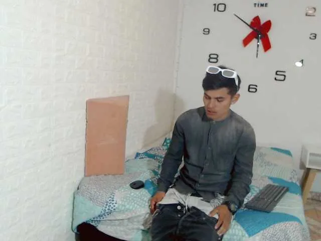 Live sex webcam photo for KarlyAndCarlos #276531970