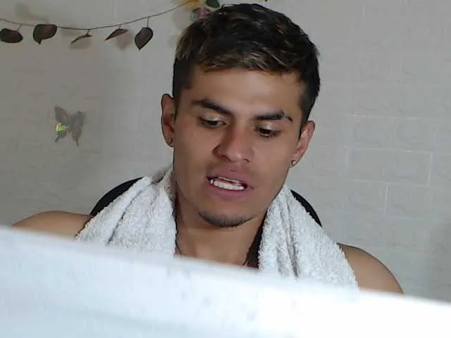 Live sex webcam photo for KarlyAndCarlos #277271842