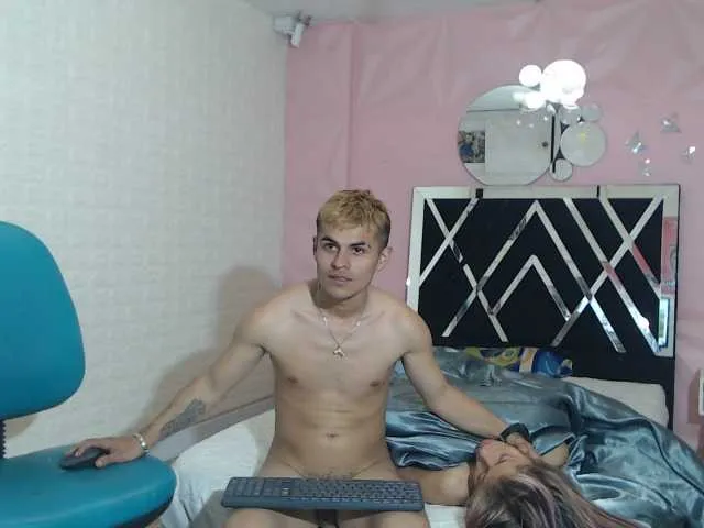 Live sex webcam photo for KarlyAndCarlos #277511095