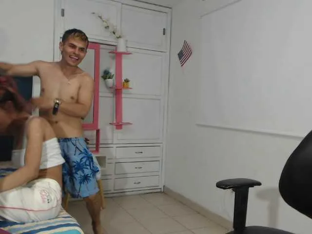 Live sex webcam photo for KarlyAndCarlos #277792997