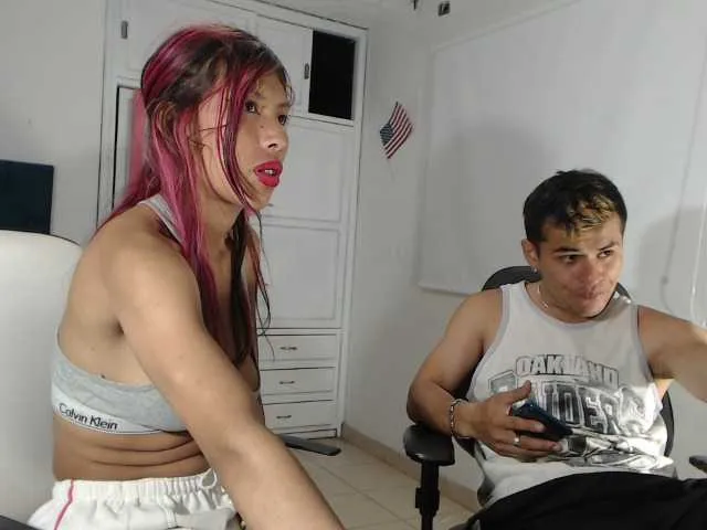 Live sex webcam photo for KarlyAndCarlos #277914675