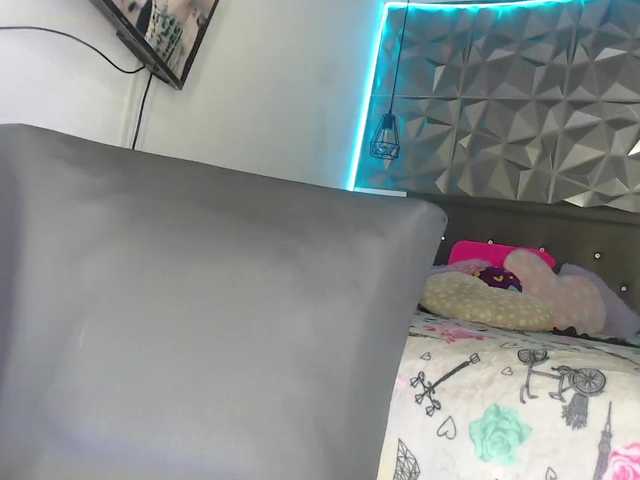 Live sex webcam photo for KarlyPearty #272873349