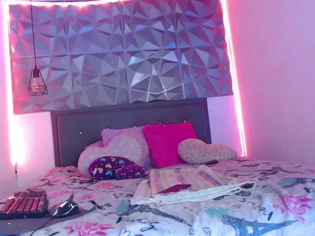 Live sex webcam photo for KarlyPearty #272901281