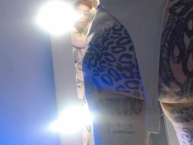 Live sex webcam photo for KarlyPearty #272957665